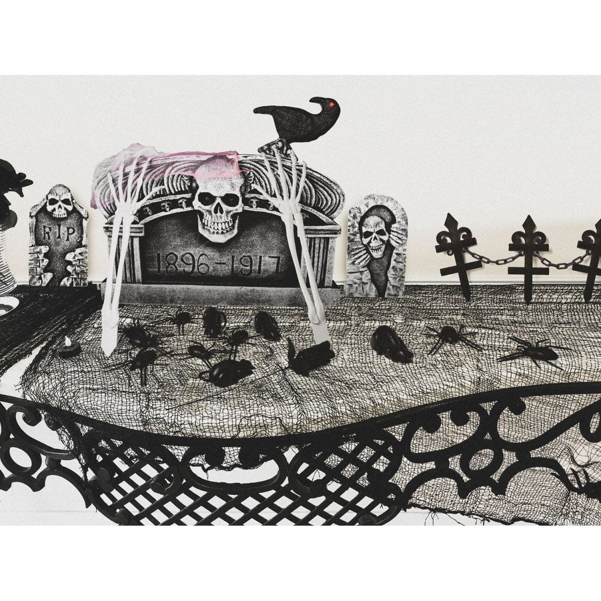 Tombstone Decorations with Spiders - PopFun